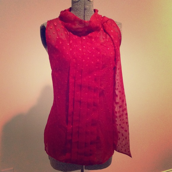 Reserved tarahleann 2 PC BANANA REPUBLIC TOP 💋