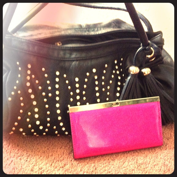 Very pretty pink glitter wallet.