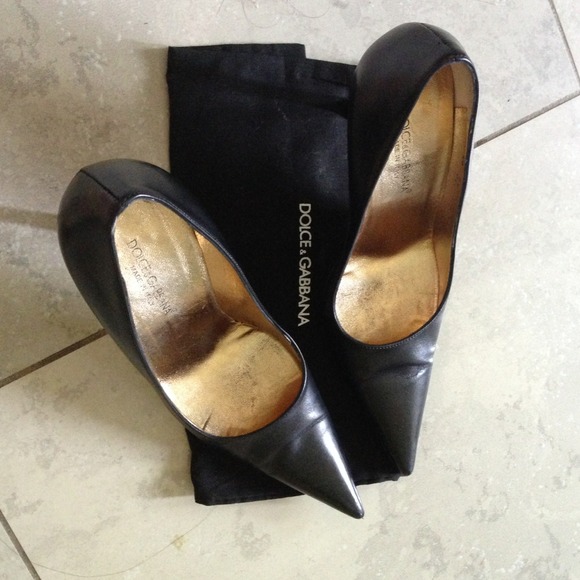 ❌Sold❌Dolce & Gabbana point toe pumps black size 7