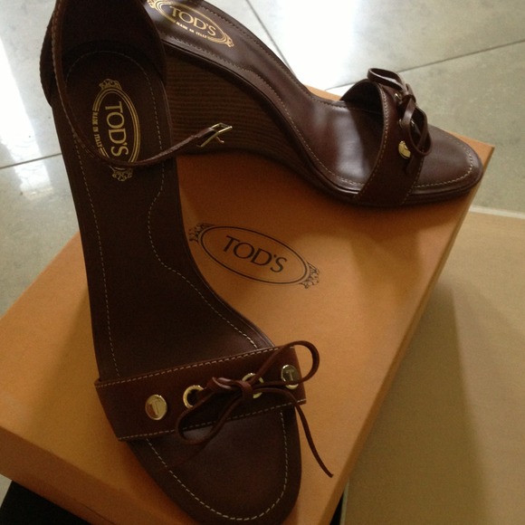 ❌SOLD❌ TOD'S leather wedge size 7