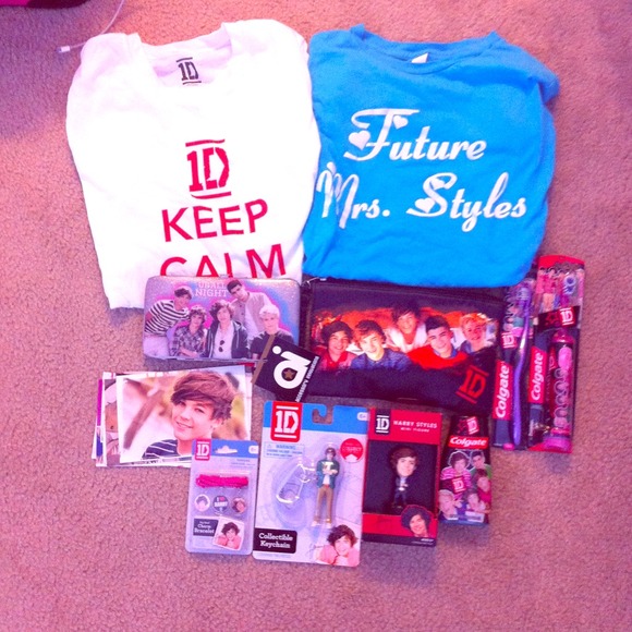 🌚RESERVED🌚One direction bundle
