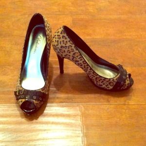 Price reduced! Leopard pumps