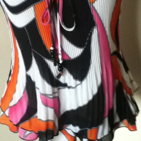 SOLD Vibrant color blouse - Picture 2 of 4