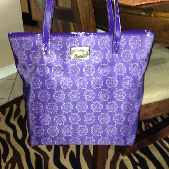 Michael Kors Handbags - 💕Reduced💕Michael Kors purple Malibu Tote