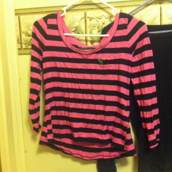 👏Bundle👏 2 S long sleeve shirts! - Picture 2 of 6