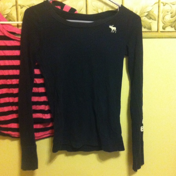 👏Bundle👏 2 S long sleeve shirts! - Picture 3 of 6