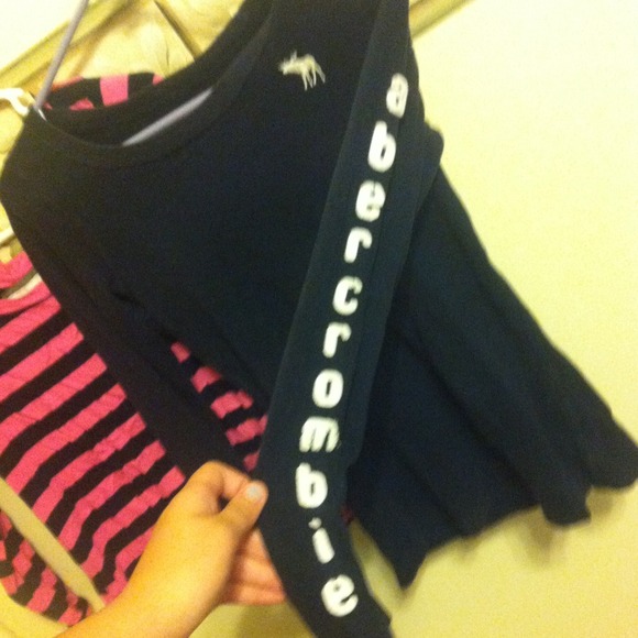 👏Bundle👏 2 S long sleeve shirts! - Picture 6 of 6