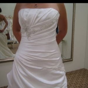 Brand new !!! Maggie Sottero size 12 wedding dress