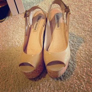 Steve Madden beige patent leather wedge sandals!