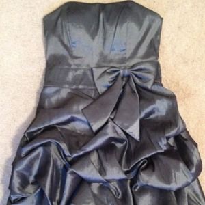 Who has silver shoes that match these??!!