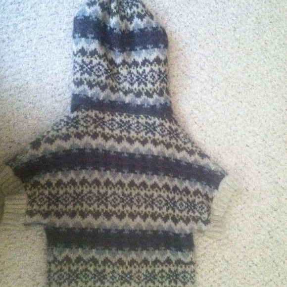Sweater $10 - Picture 3 of 3