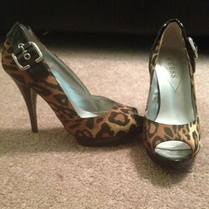 Guess leopard kitten heels. Authentic.