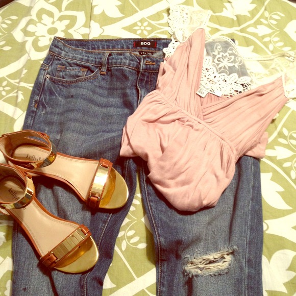 BUNDLE! BDG distressed jean and black shirt:)