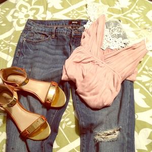 BUNDLE! BDG distressed jean and black shirt:)