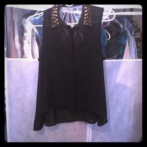 Sleeveless spiked collar open back high-low top.