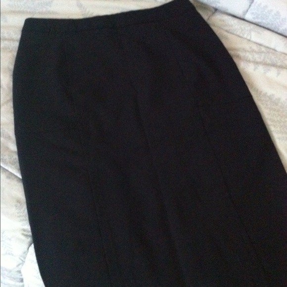 BODY by VICTORIA 💖Black pencil skirt. From VS - Picture 2 of 4