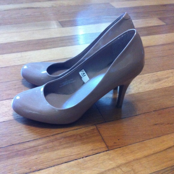 Patton leather Taupe heels 2 1/2 inch