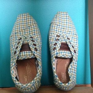 TOMS green, white, and blue houndstooth shoes