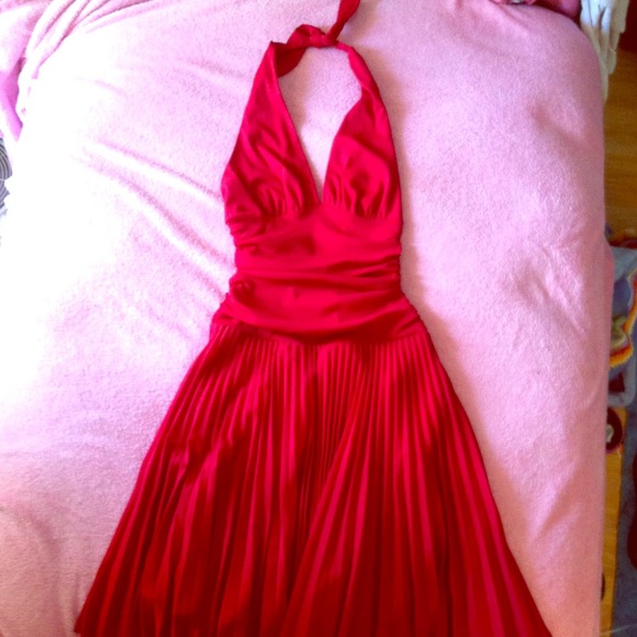 Red Marilyn Monroe style dress