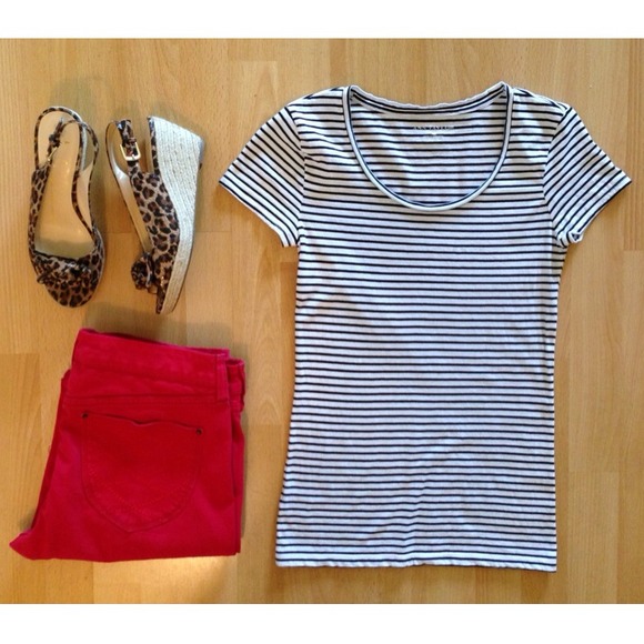 Ann Taylor Tops - Ann Taylor sz XS black & white striped tee. Cute!!