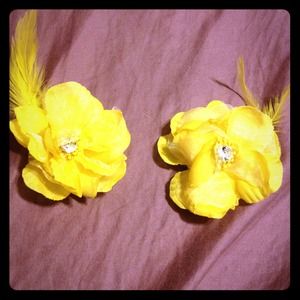 Two for 10$ hair clips with yellow flowers