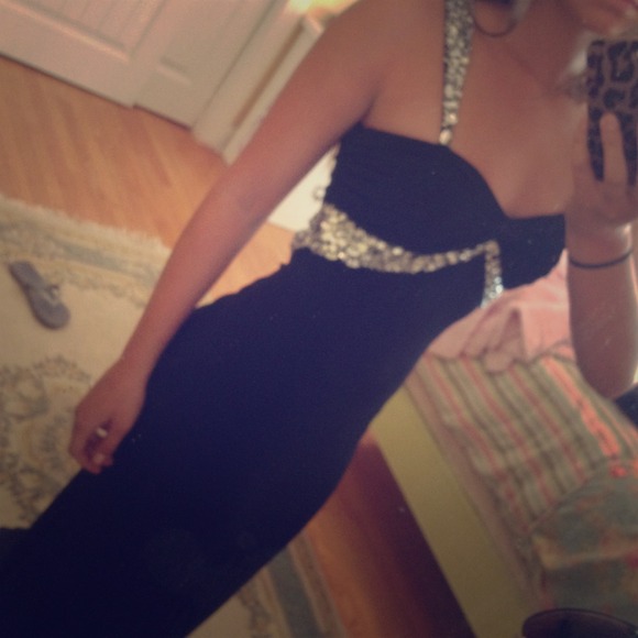 Size 4 black prom dress crystals in front and back - Picture 1 of 3