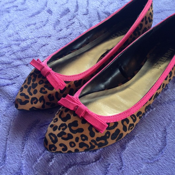 Leopard print flatsđ - Picture 2 of 2