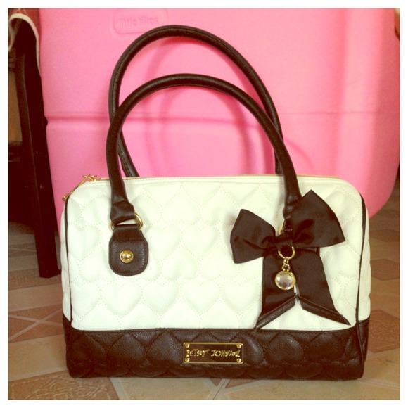 ✨New Listing✨Betsey Johnson Quilted Handbag