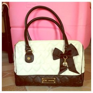✨New Listing✨Betsey Johnson Quilted Handbag