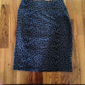 Grey leopard print skirt