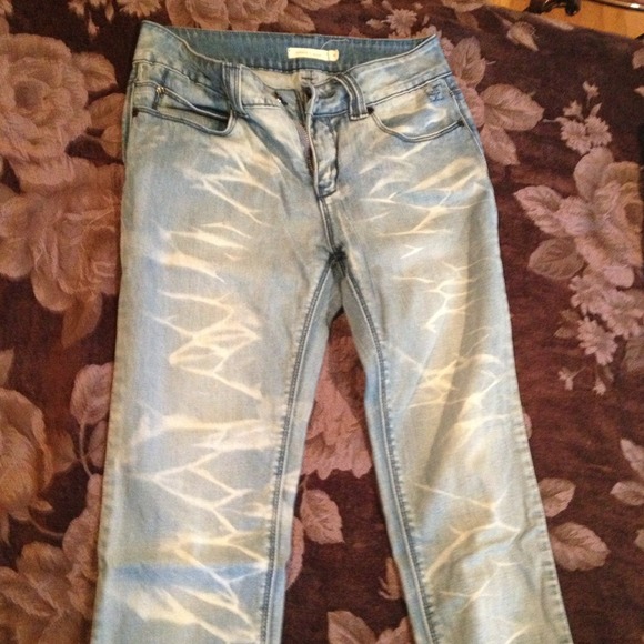 Light wash skinny jeans