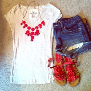 💢Sold💢Cream hollister top