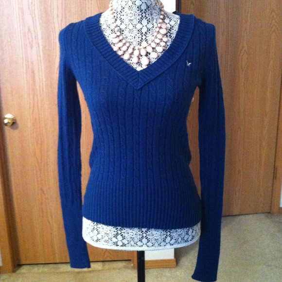 💢Sold💢Dark blue AE sweater