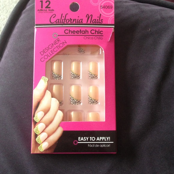 ***Sold in bundle*** Fake cheetah nails!