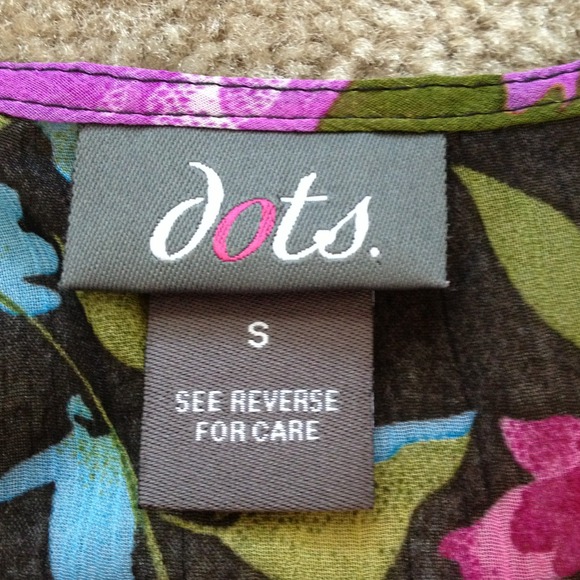 🚫SOLD🚫Dots Sheer Flower Top - Picture 2 of 3