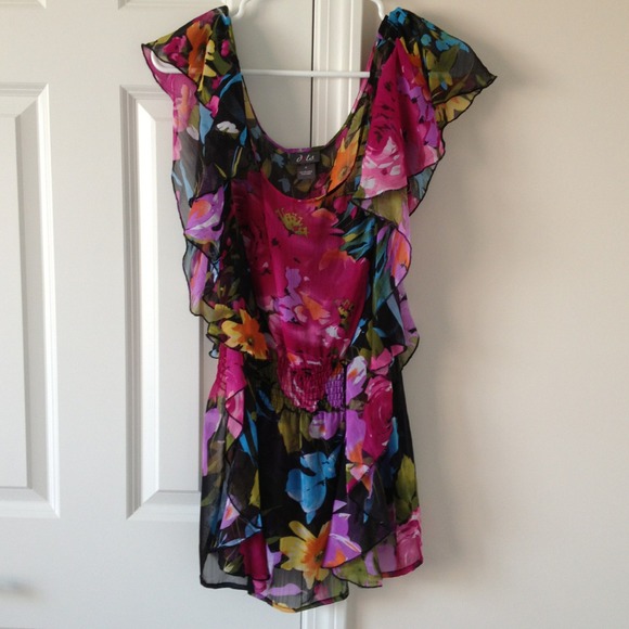 🚫SOLD🚫Dots Sheer Flower Top - Picture 3 of 3