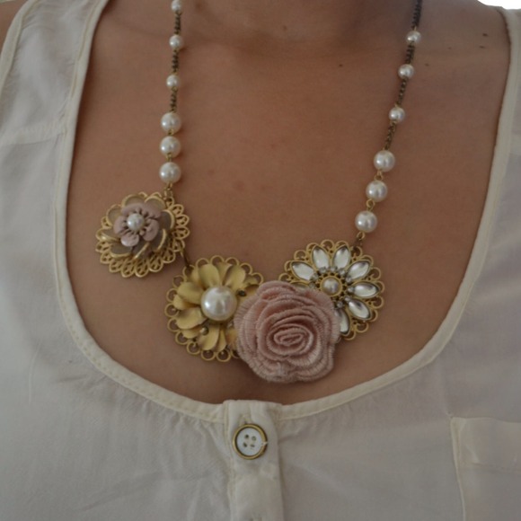 Flower necklace ✨