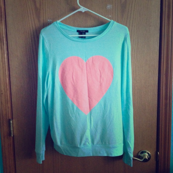 🚫SOLD🚫 Oversized Mint Sweater with Pink Heart