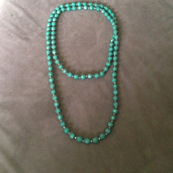 ***Sold in bundle*** Really cute necklace!