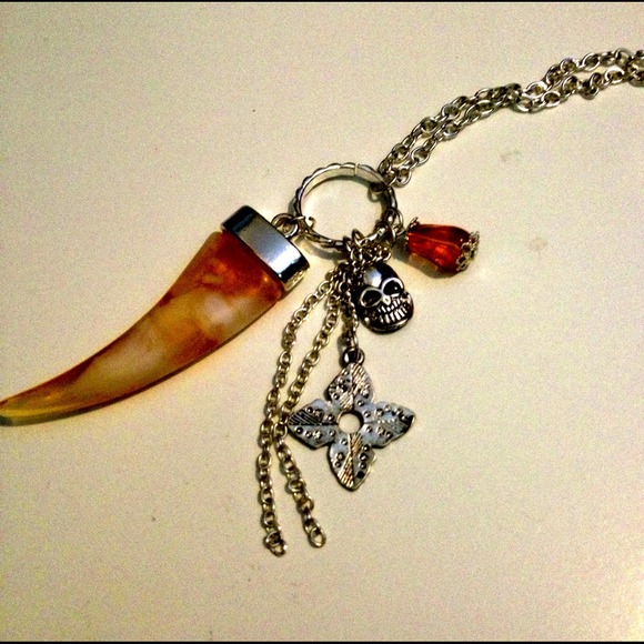 🚫RESERVED🚫Skull, tooth and flower long necklace!