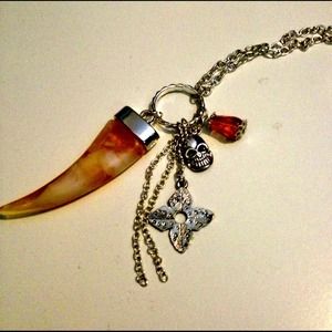 🚫RESERVED🚫Skull, tooth and flower long necklace!