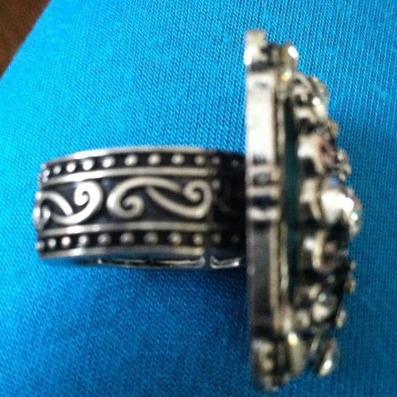 Ring - Picture 2 of 3