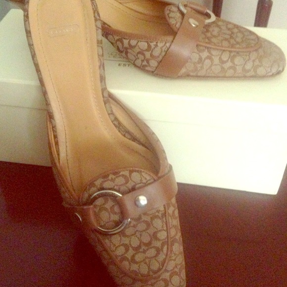 👠Coach slip on shoes-size 6 👠