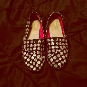 Black and silver polka dotted TOMS