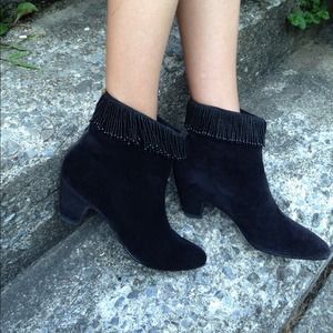 Vintage black suede ankle boots!