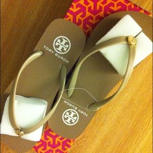 tory burch flip flops