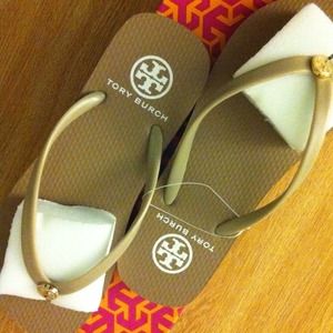 tory burch flip flops