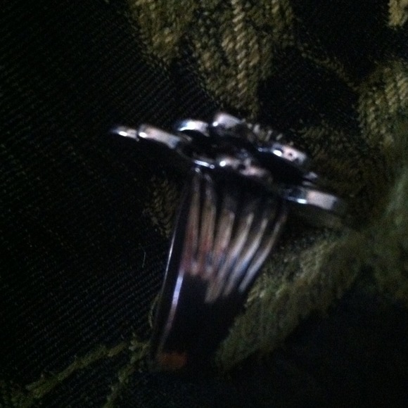 Ring - Picture 2 of 4