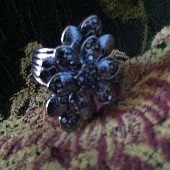 Ring - Picture 4 of 4
