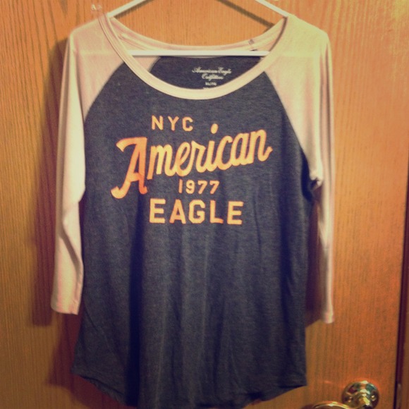 🚫SOLD🚫 American eagle shirt